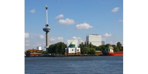 Asbestsaneerders nemen bezit van Maastunnel